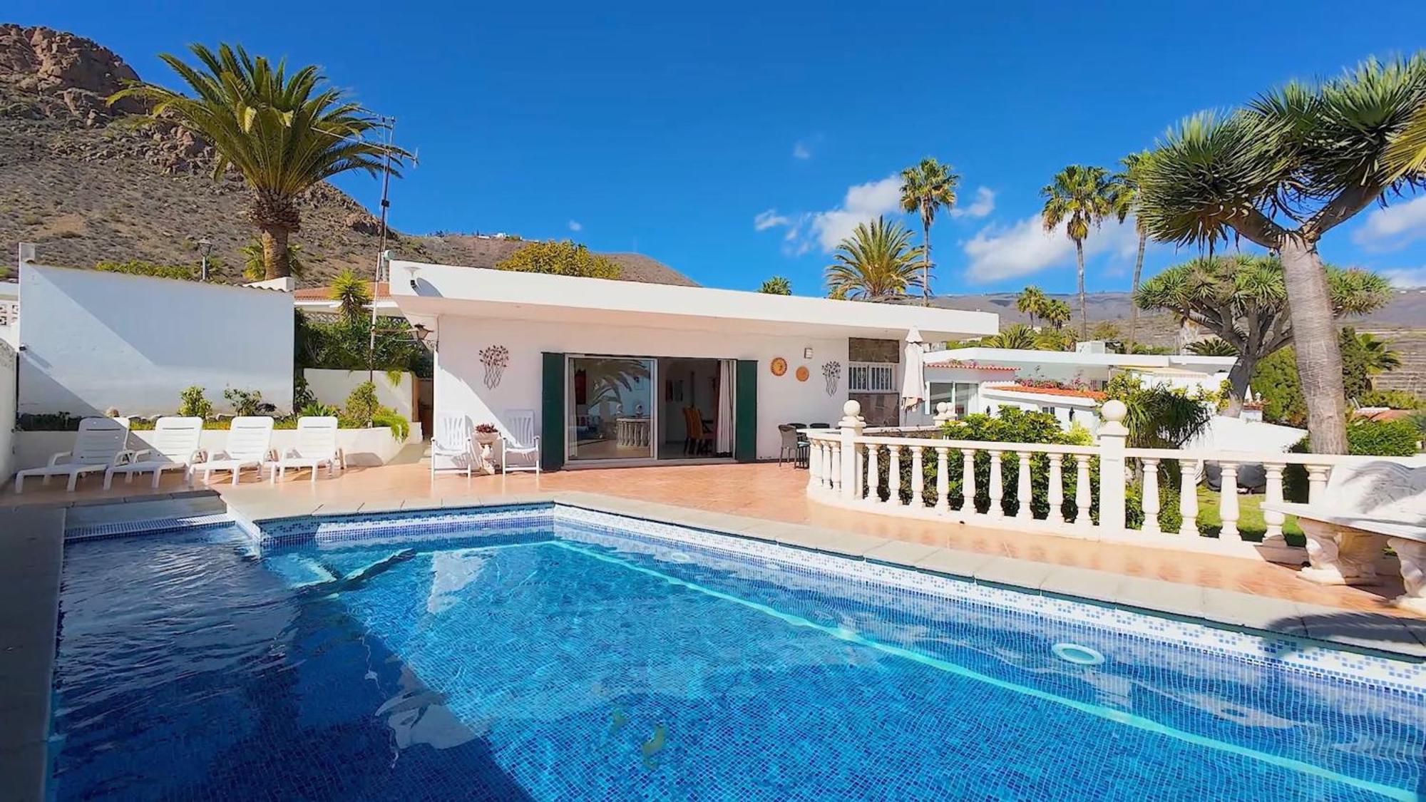 Detached Villa, Private Pool Only 10 Minutes Cristianos Вилла